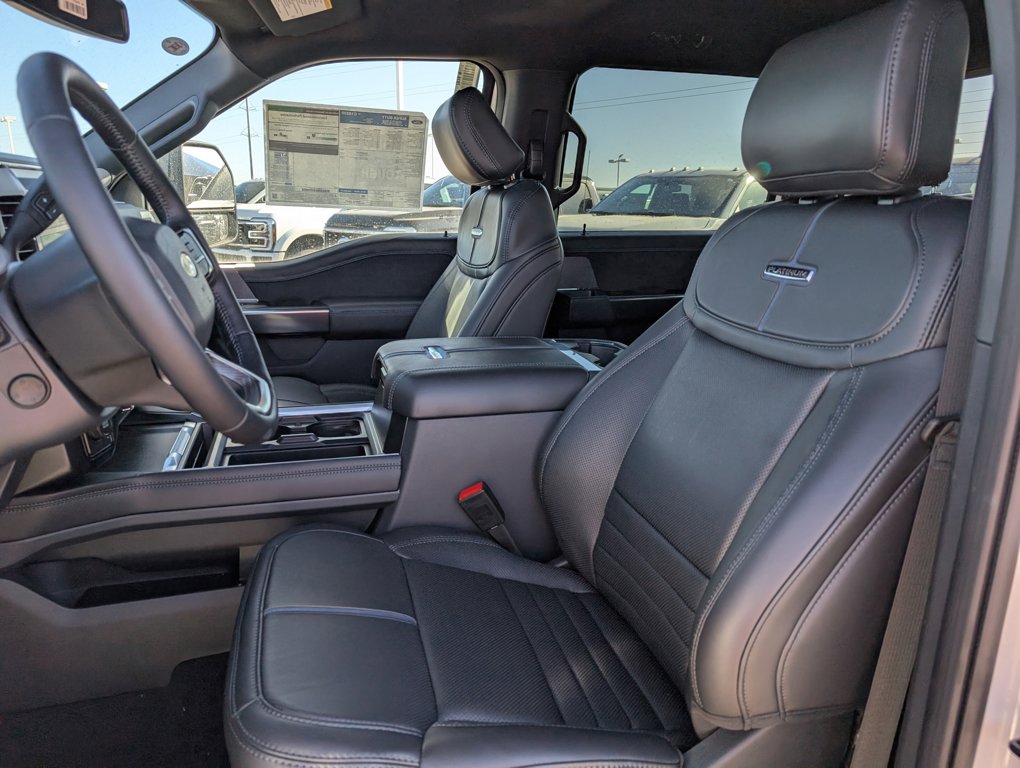 2025 FORD F-450 Platinum Dually (WHITE)
