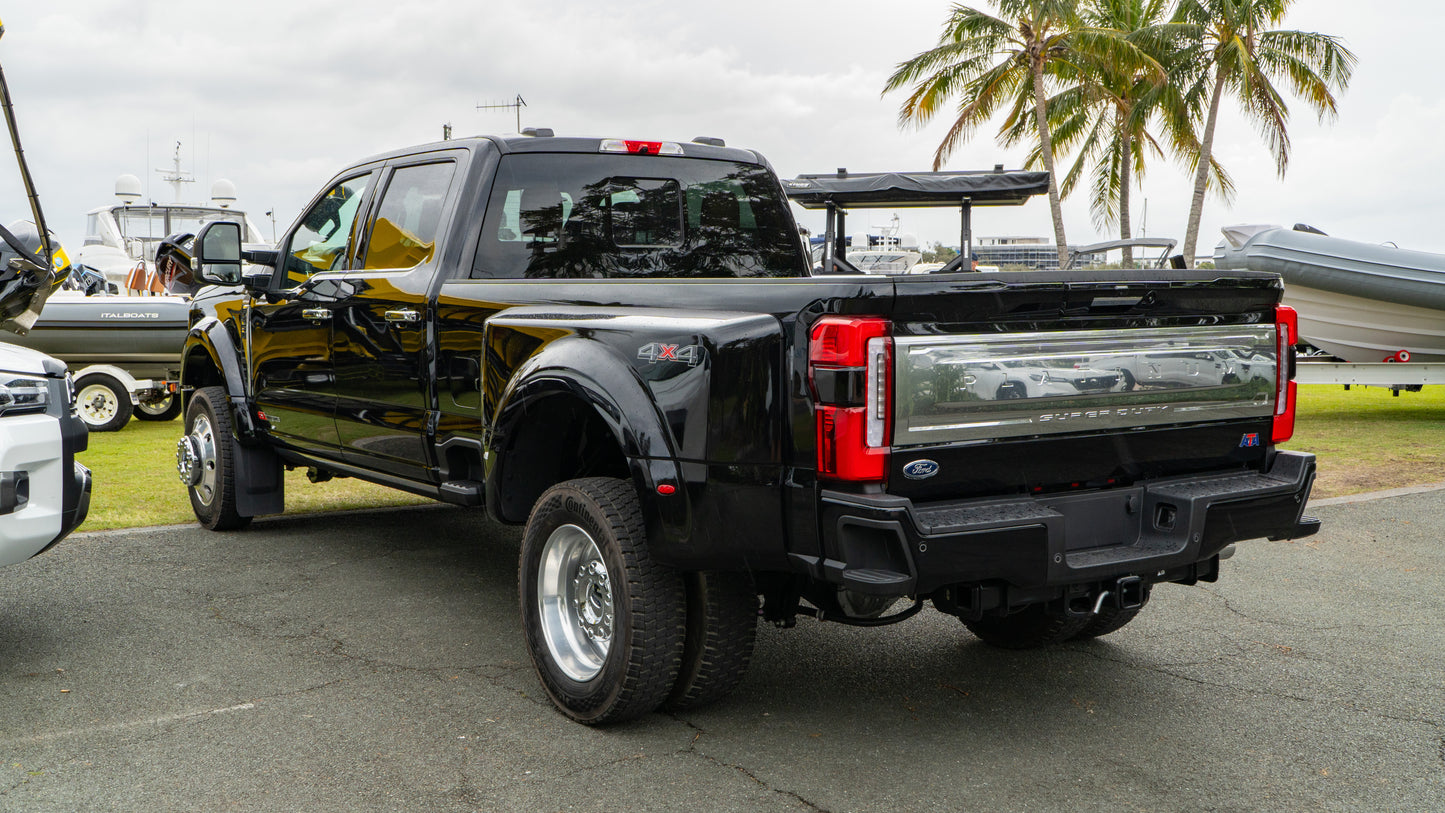 2024 FORD F-450 Platinum Dually (BLACK & CARMELO INTERIOR)